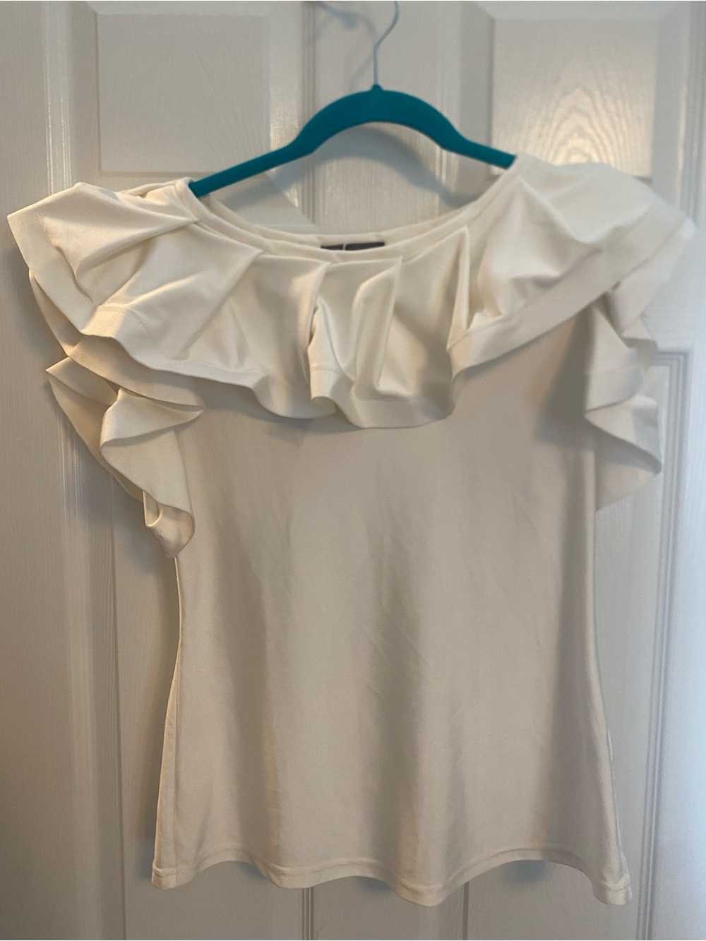 Gracia White Ruffle Off-Shoulder Blouse